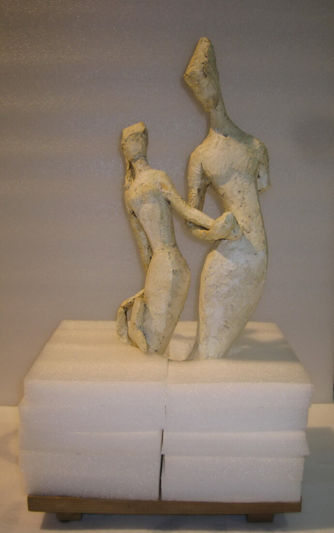Example of plaster art work requiring particular protection from mechanical stress. The material used is gradually cut following the shape of the work to create a protective case so that the art work in this casing can then be placed in a cardboard box of similar dimensions.