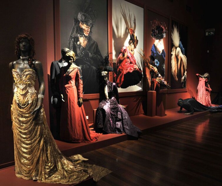 Metzikof. Theatre Costumes and Masks. From the Stage to the Museum