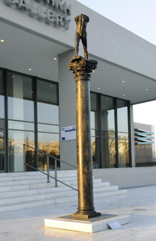 Walking Man on Column (L'homme qui marche sur colonne)