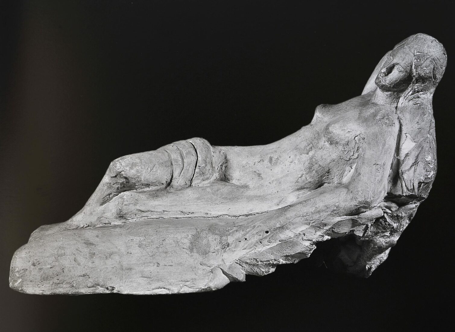 Small Reclining Female Figure - Chalepas Yannoulis