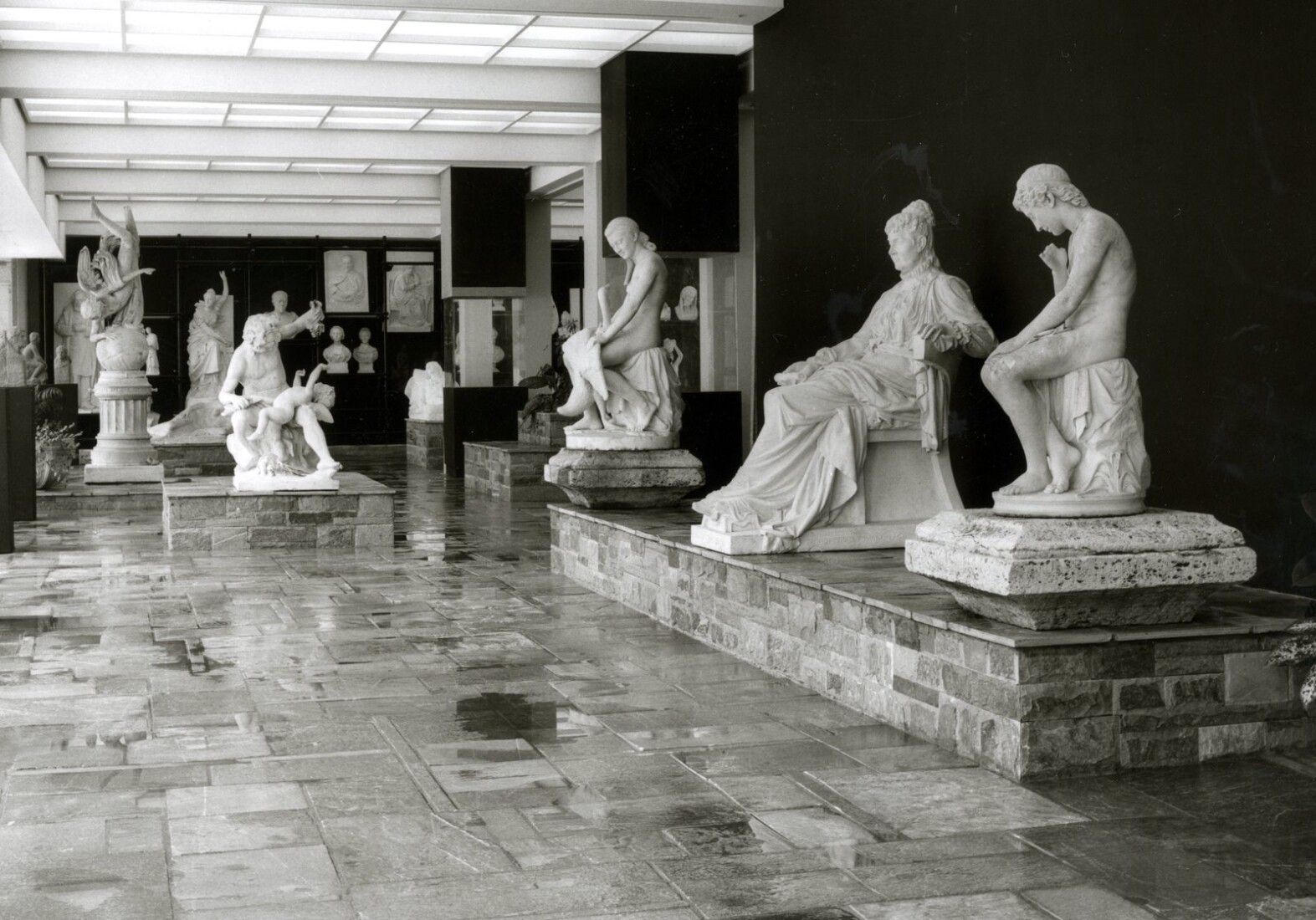 Άποψη της πρώτης Γλυπτοθήκης στην Εθνική Πινακοθήκη