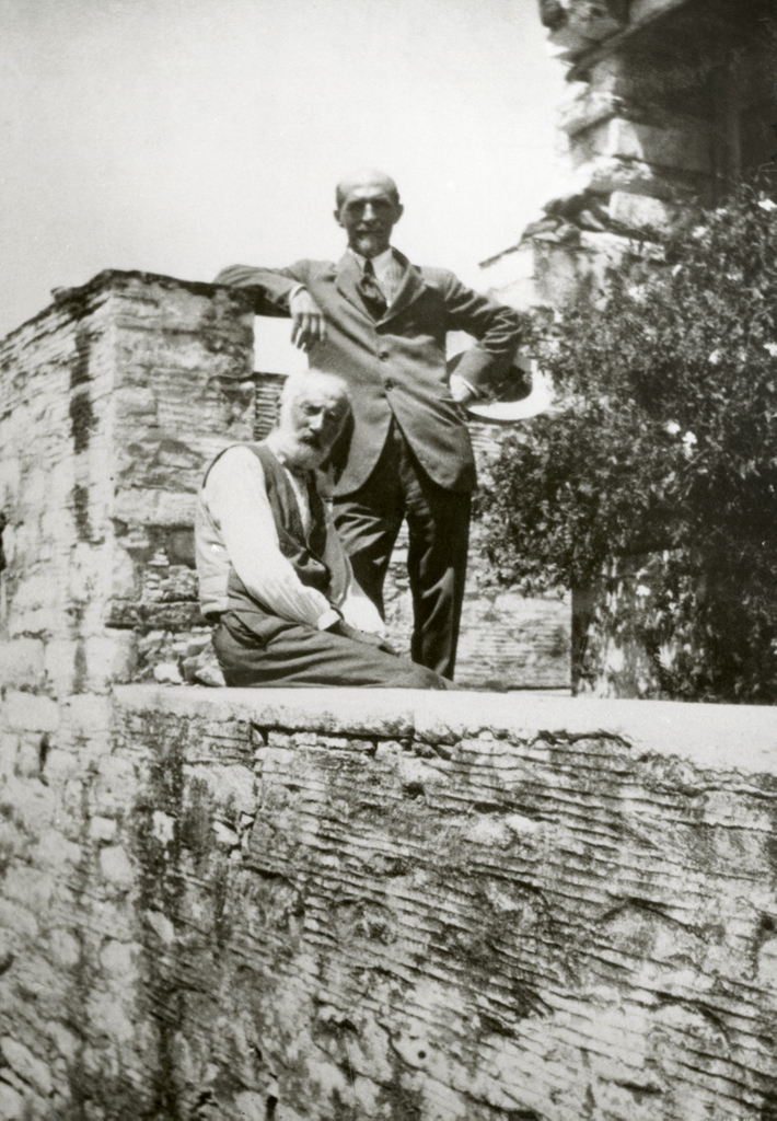 Ο Γιαννούλης Χαλεπάς με τον διευθυντή της Εθνικής Πινακοθήκης Ζαχαρία Παπαντωνίου το 1924 στον Πϋργο